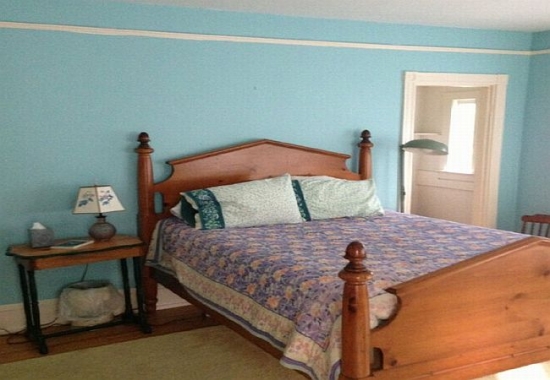Bedroom with a Queen Bed